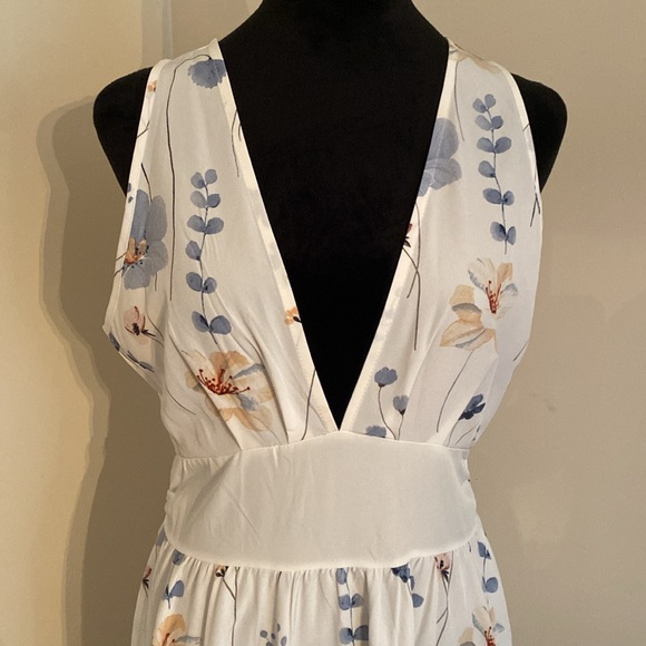 Ladies Floral Dress- Medium - Picture 2 of 4